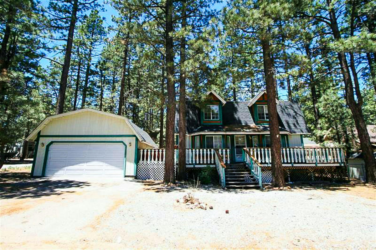 941 E COUNTRY CLUB BLVD, BIG BEAR CITY, CA 92314, photo 1 of 20